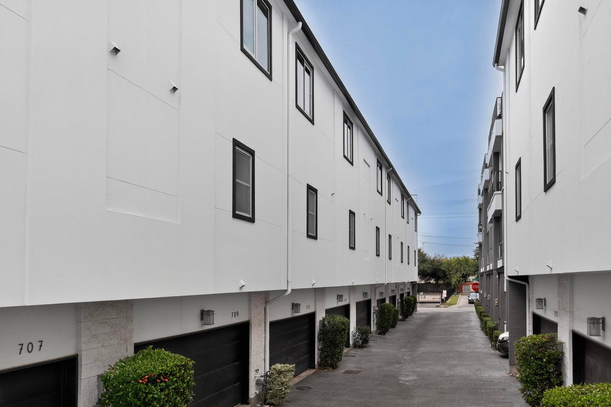 Dallas, Texas, 75204, United States, 3 Bedrooms Bedrooms, ,3 BathroomsBathrooms,Residential,For Sale,1977782