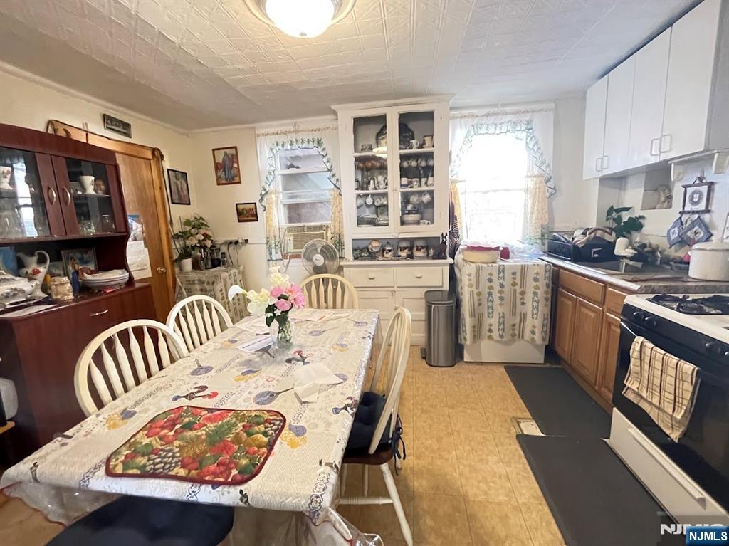 Newark, New Jersey, 07105, United States, 7 Bedrooms Bedrooms, ,4 BathroomsBathrooms,Residential,For Sale,1984618