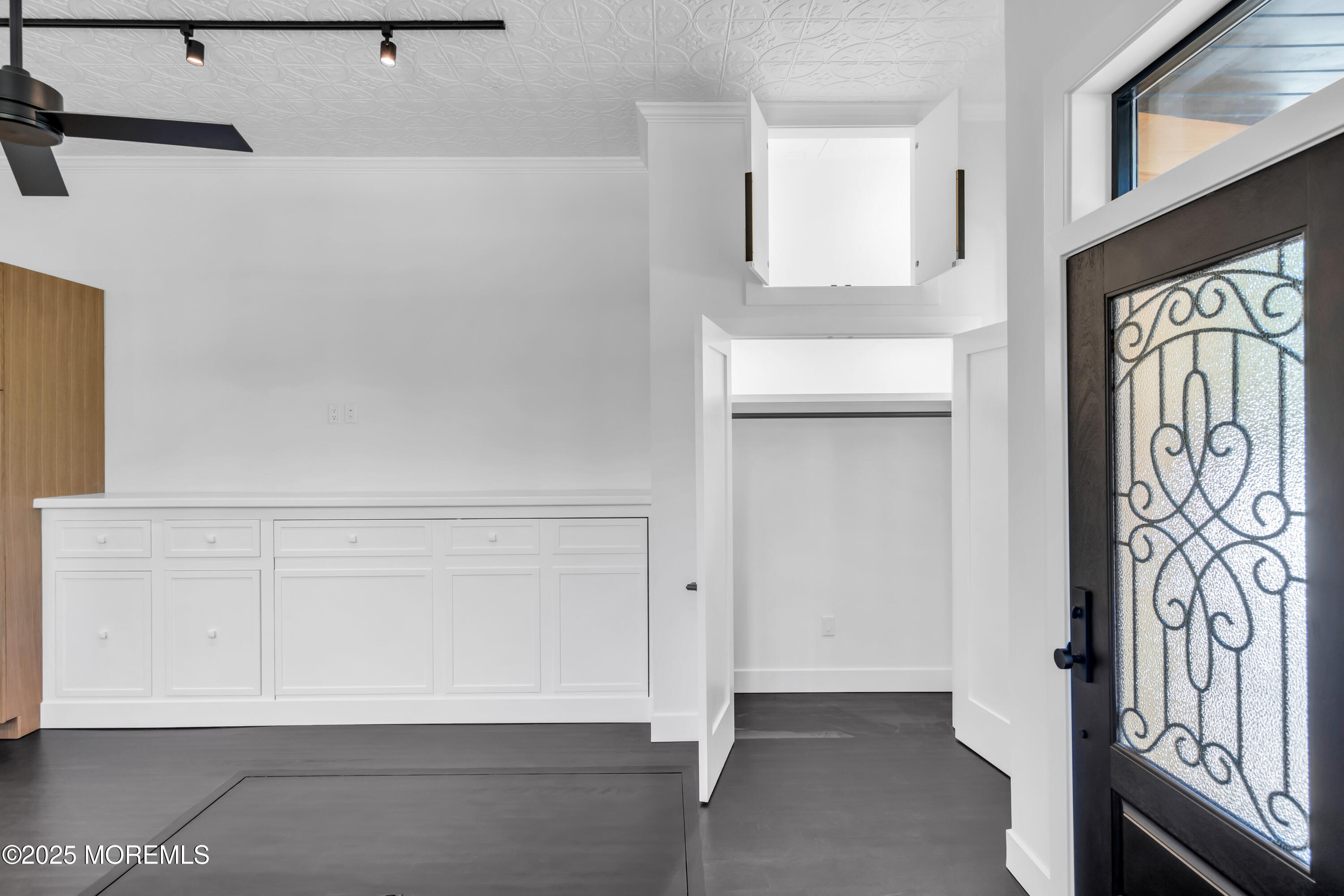 Fair Haven, New Jersey, 07704, United States, 1 Bedroom Bedrooms, ,2 BathroomsBathrooms,Residential,For Sale,1901766