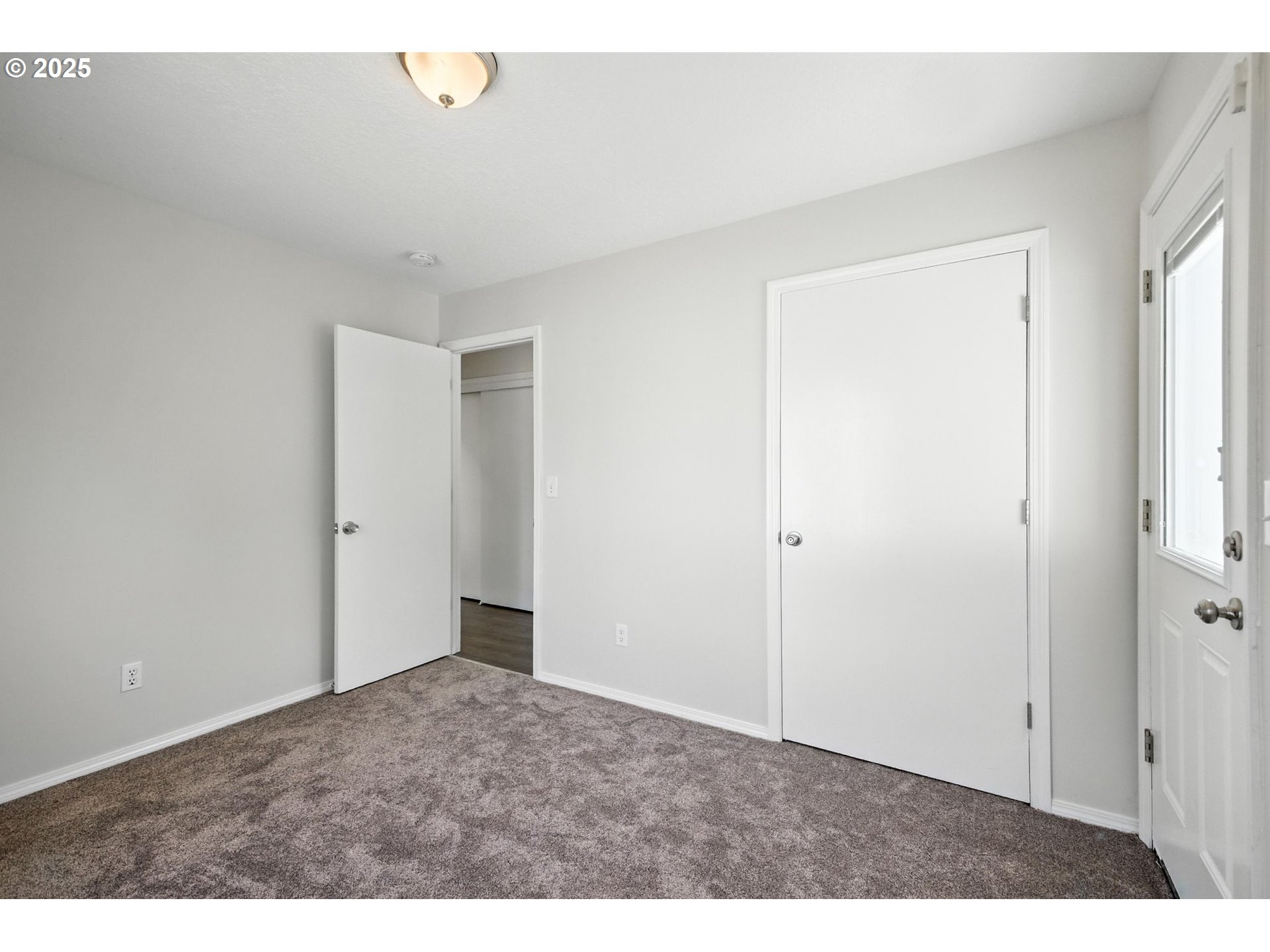 Portland, Oregon, 97266, United States, ,Residential,For Sale,1865465