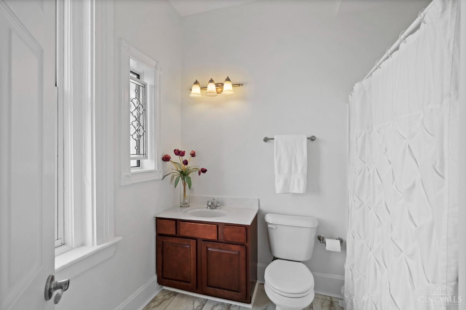 Cincinnati, Ohio, 45219, United States, 4 Bedrooms Bedrooms, ,4 BathroomsBathrooms,Residential,For Sale,1804934