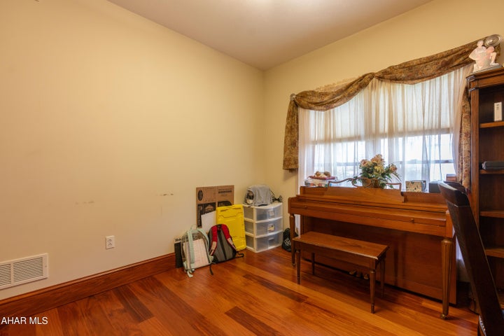 Altoona, Pennsylvania, 16602, United States, 5 Bedrooms Bedrooms, ,5 BathroomsBathrooms,Residential,For Sale,1796554