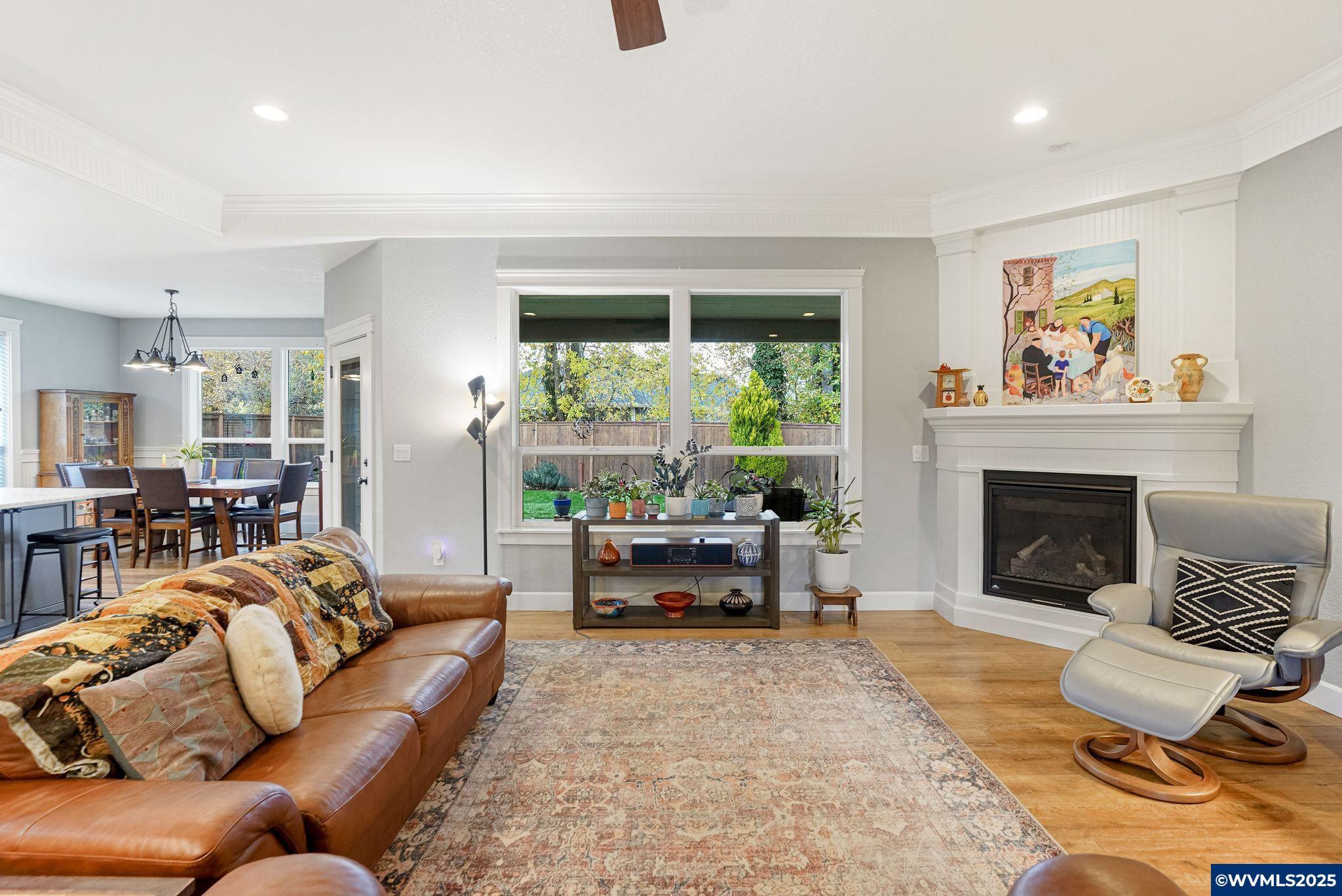 Dallas, Oregon, 97338, United States, 4 Bedrooms Bedrooms, ,2 BathroomsBathrooms,Residential,For Sale,1991904