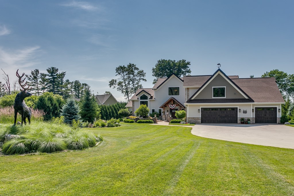 Sturgeon Bay, Wisconsin, 54235, United States, 3 Bedrooms Bedrooms, ,5 BathroomsBathrooms,Residential,For Sale,1941719