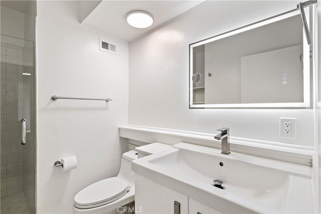 Sherman Oaks, California, 91411, United States, 2 Bedrooms Bedrooms, ,2 BathroomsBathrooms,Residential,For Sale,1847067