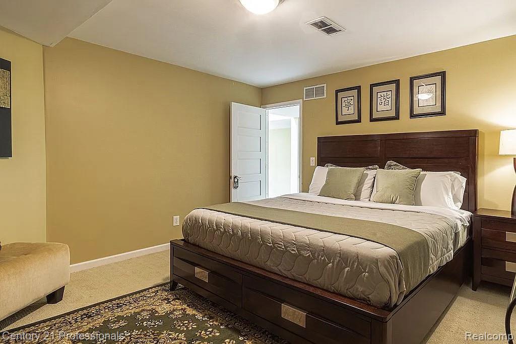 OrchardLake, Michigan, 48323, United States, 5 Bedrooms Bedrooms, ,5 BathroomsBathrooms,Residential,For Sale,1980200