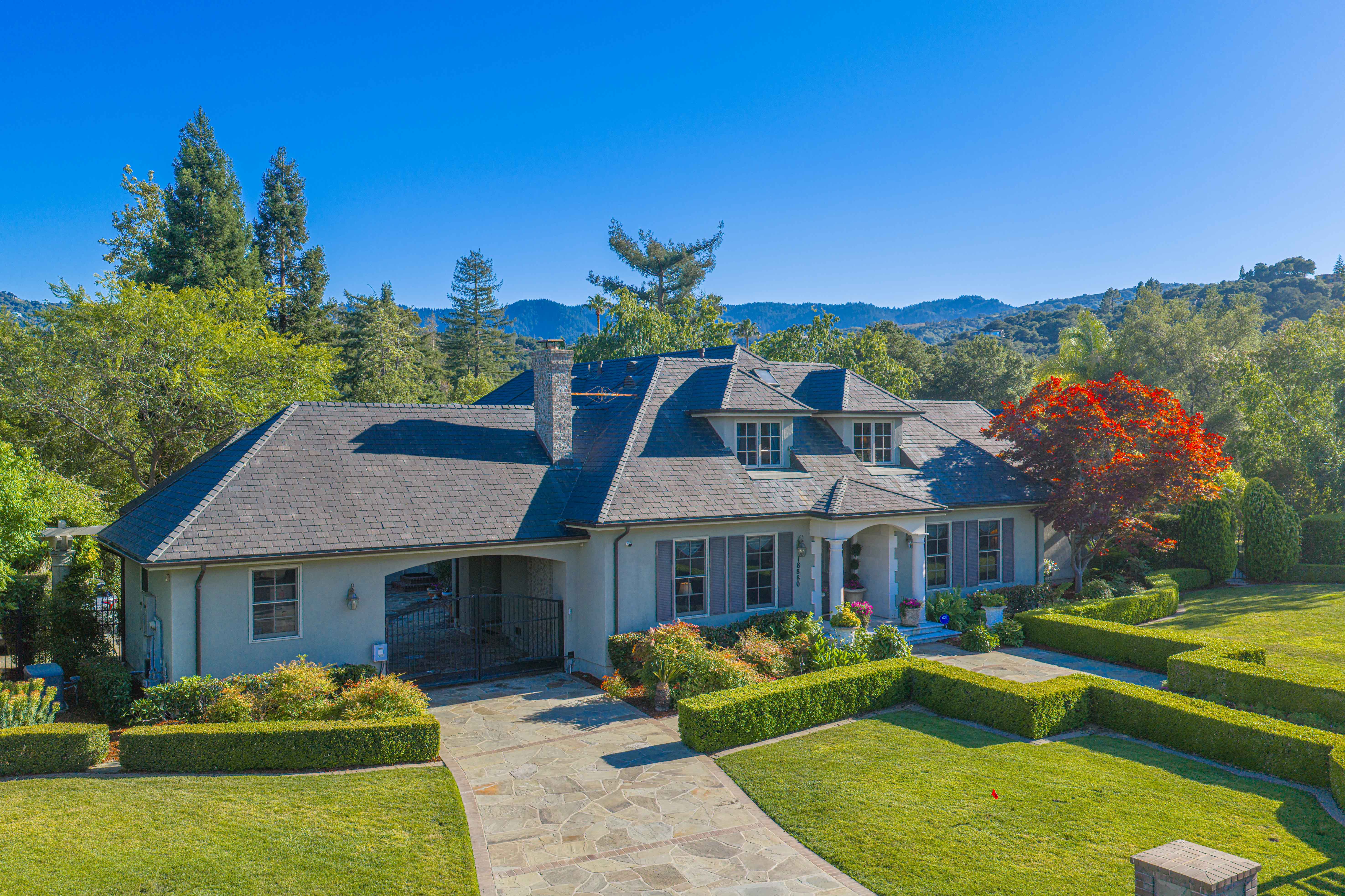  Stunning Saratoga Estate on Expansive Private Grounds - 物件實景