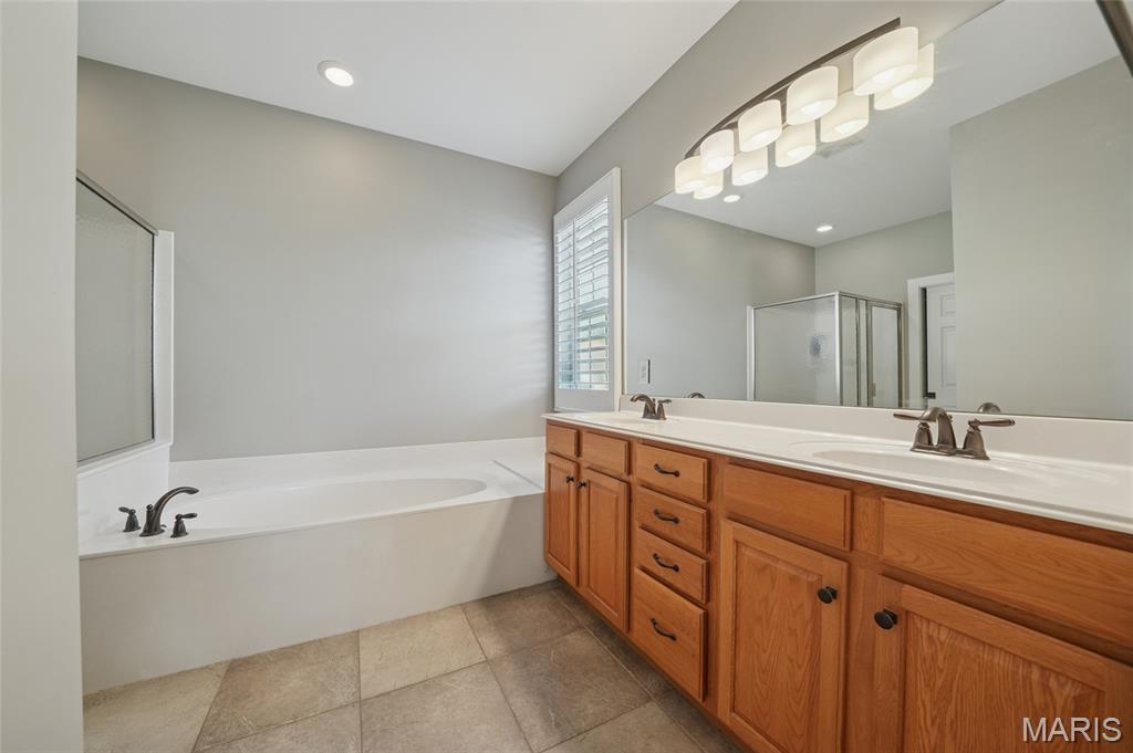 Ellisville, Missouri, 63021, United States, 3 Bedrooms Bedrooms, ,3 BathroomsBathrooms,Residential,For Sale,1988927