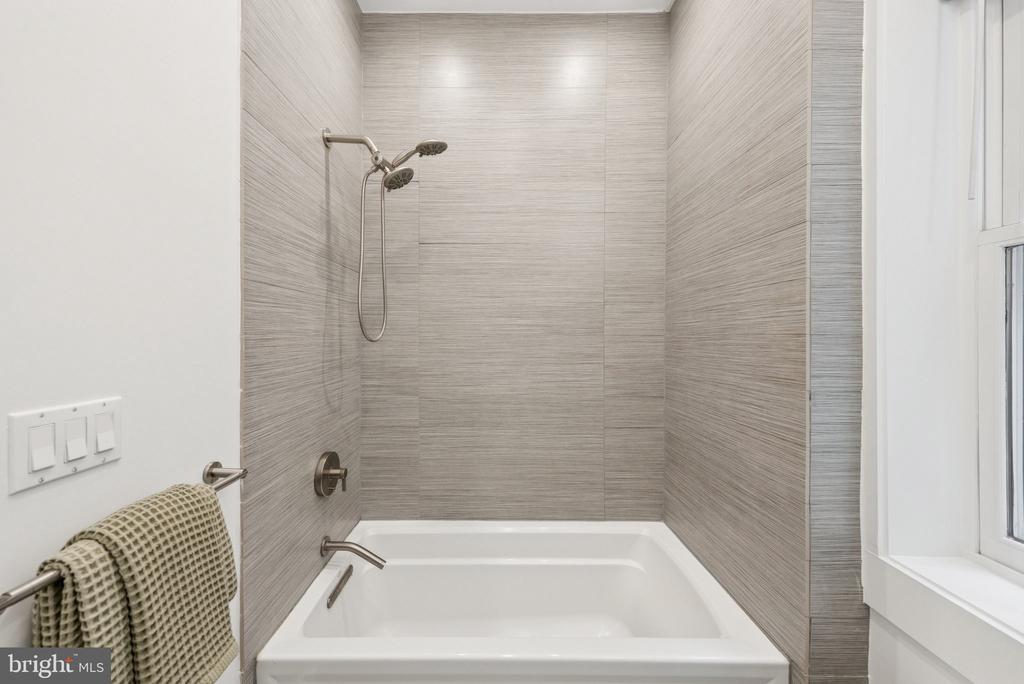 Washington, District of Columbia, 20001, United States, 6 Bedrooms Bedrooms, ,6 BathroomsBathrooms,Residential,For Sale,1983569