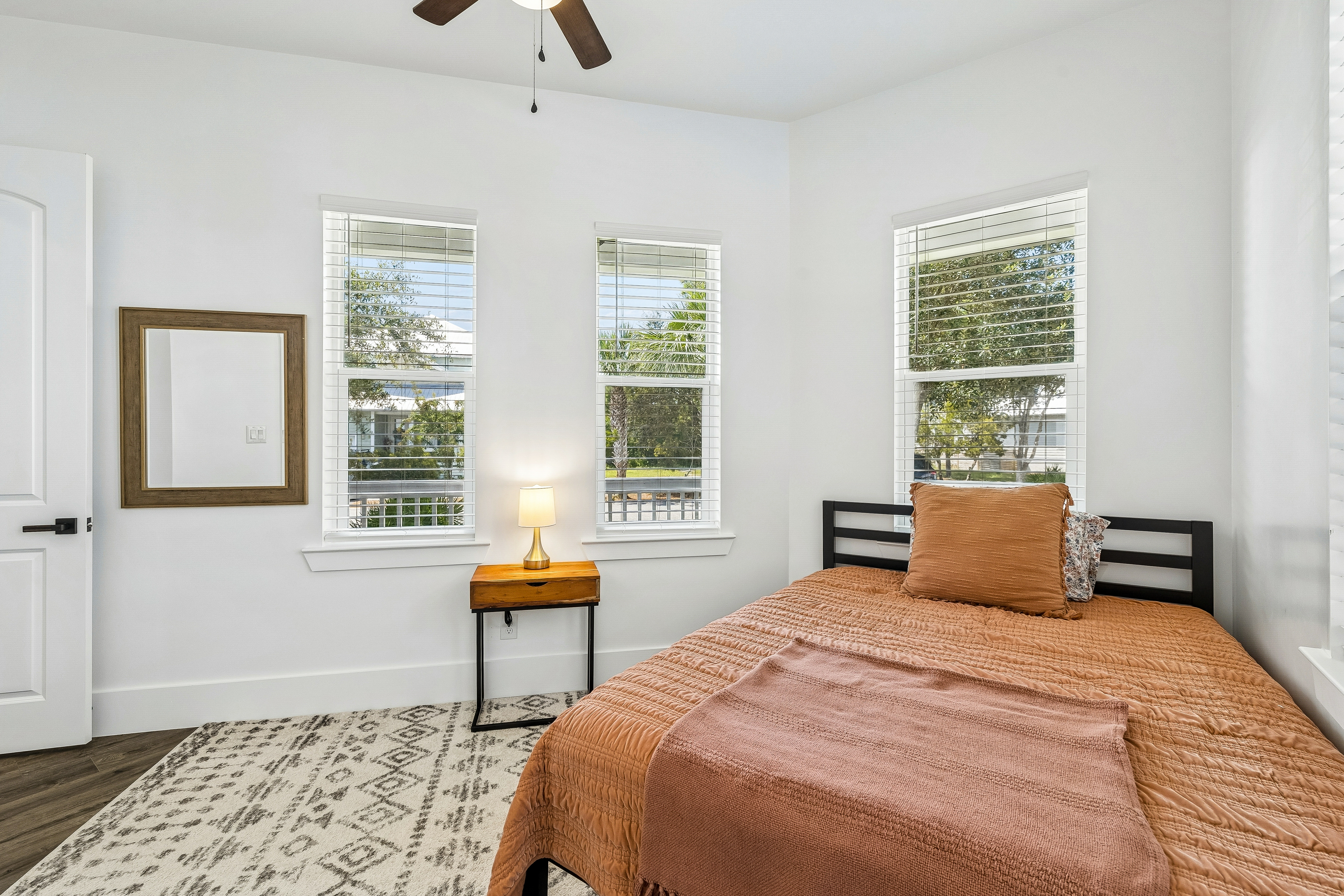  Spacious Newer-Build Home With Wraparound Porch On Gated Community Corner Lot - 物件實景