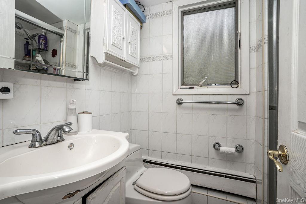 Lynbrook, New York, 11563, United States, 5 Bedrooms Bedrooms, ,3 BathroomsBathrooms,Residential,For Sale,1917433