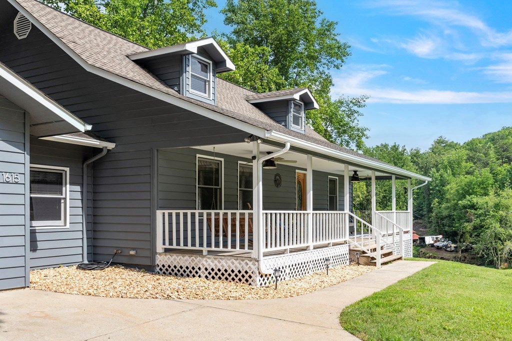 Hayesville, North Carolina, 28904, United States, 4 Bedrooms Bedrooms, ,2 BathroomsBathrooms,Residential,For Sale,1871296