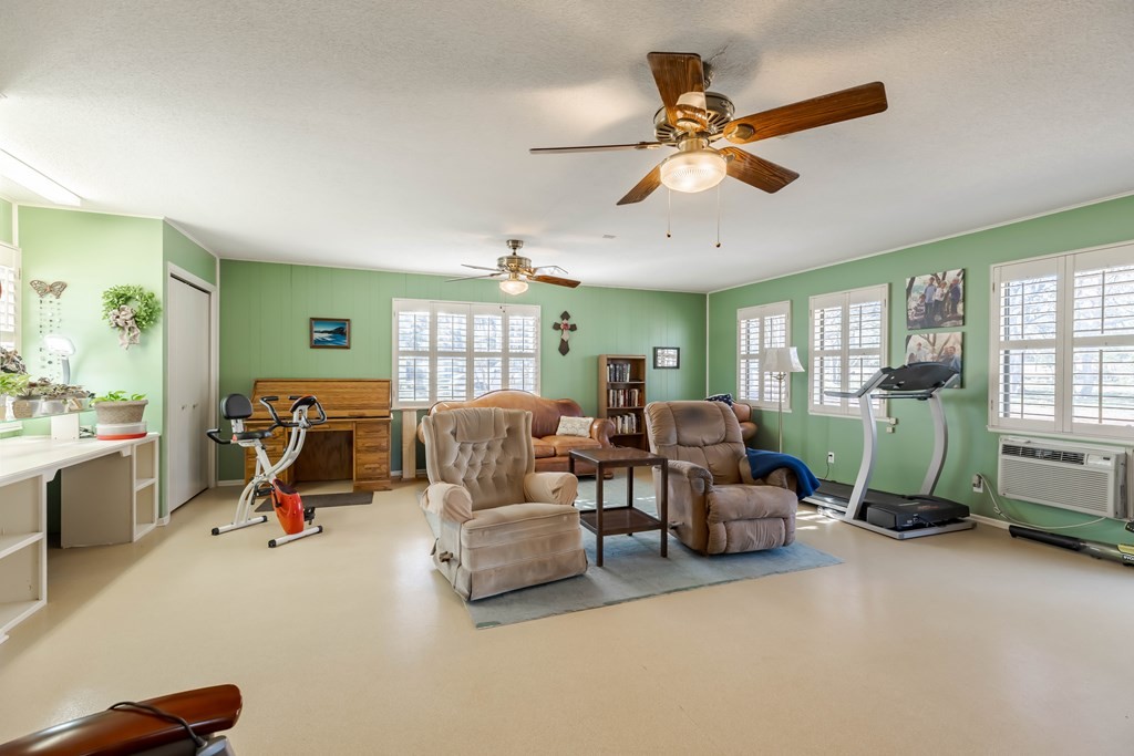 Fredericksburg, Texas, 78624, United States, 3 Bedrooms Bedrooms, ,2 BathroomsBathrooms,Residential,For Sale,1921843