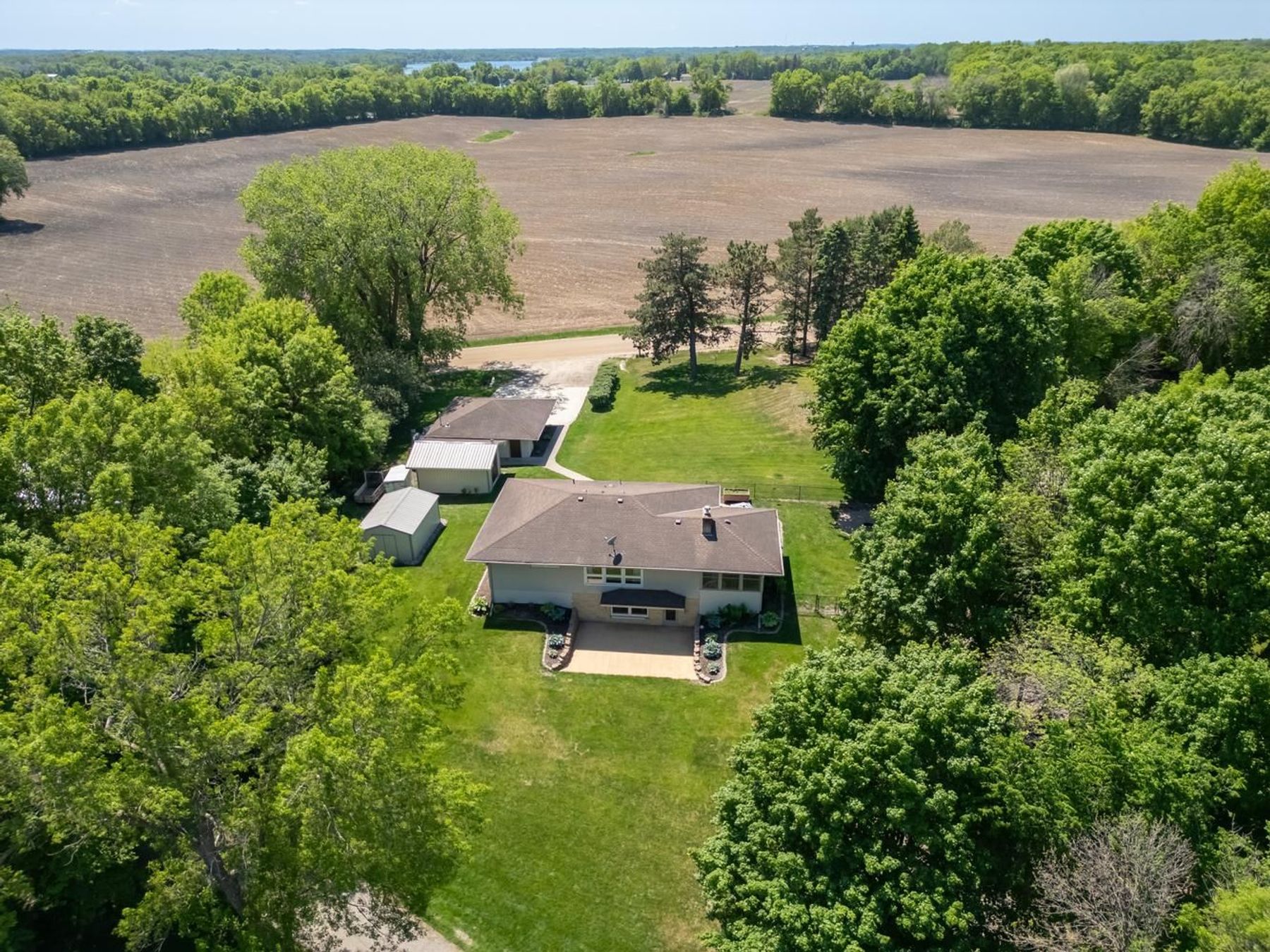  Beautifully Maintained Living with Maple Lake Views - 物件實景