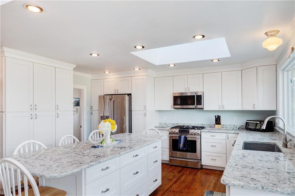 Portsmouth, Rhode Island, 02871, United States, 4 Bedrooms Bedrooms, ,5 BathroomsBathrooms,Residential,For Sale,1909701