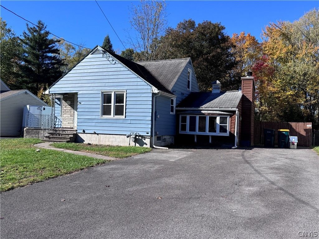 Van Mara Dr, Syracuse, NY 13212