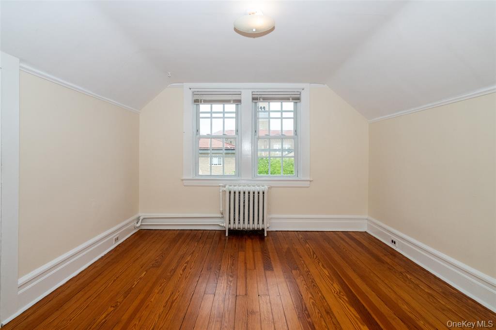 New Rochelle, New York, 10801, United States, 5 Bedrooms Bedrooms, ,4 BathroomsBathrooms,Residential,For Sale,2048483