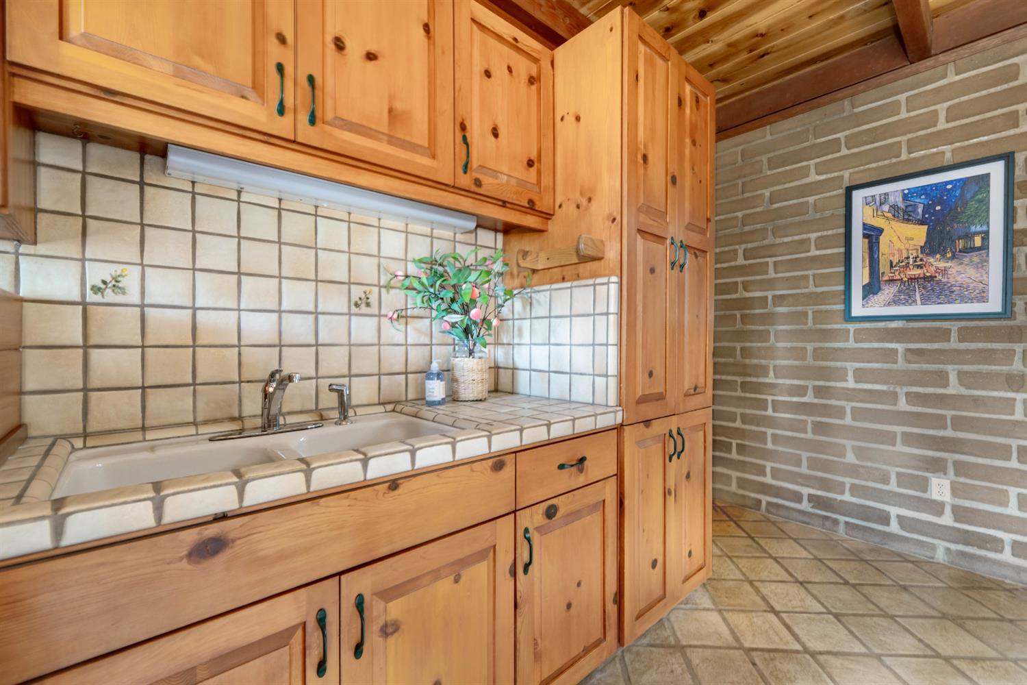 Grass Valley, California, 95949, United States, 3 Bedrooms Bedrooms, ,5 BathroomsBathrooms,Residential,For Sale,2006343