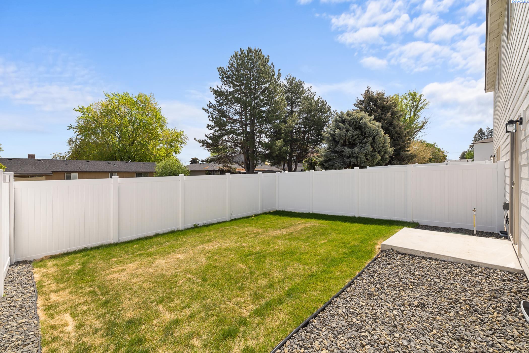Kennewick, Washington, 99337, United States, 7 Bedrooms Bedrooms, ,Residential,For Sale,1793347