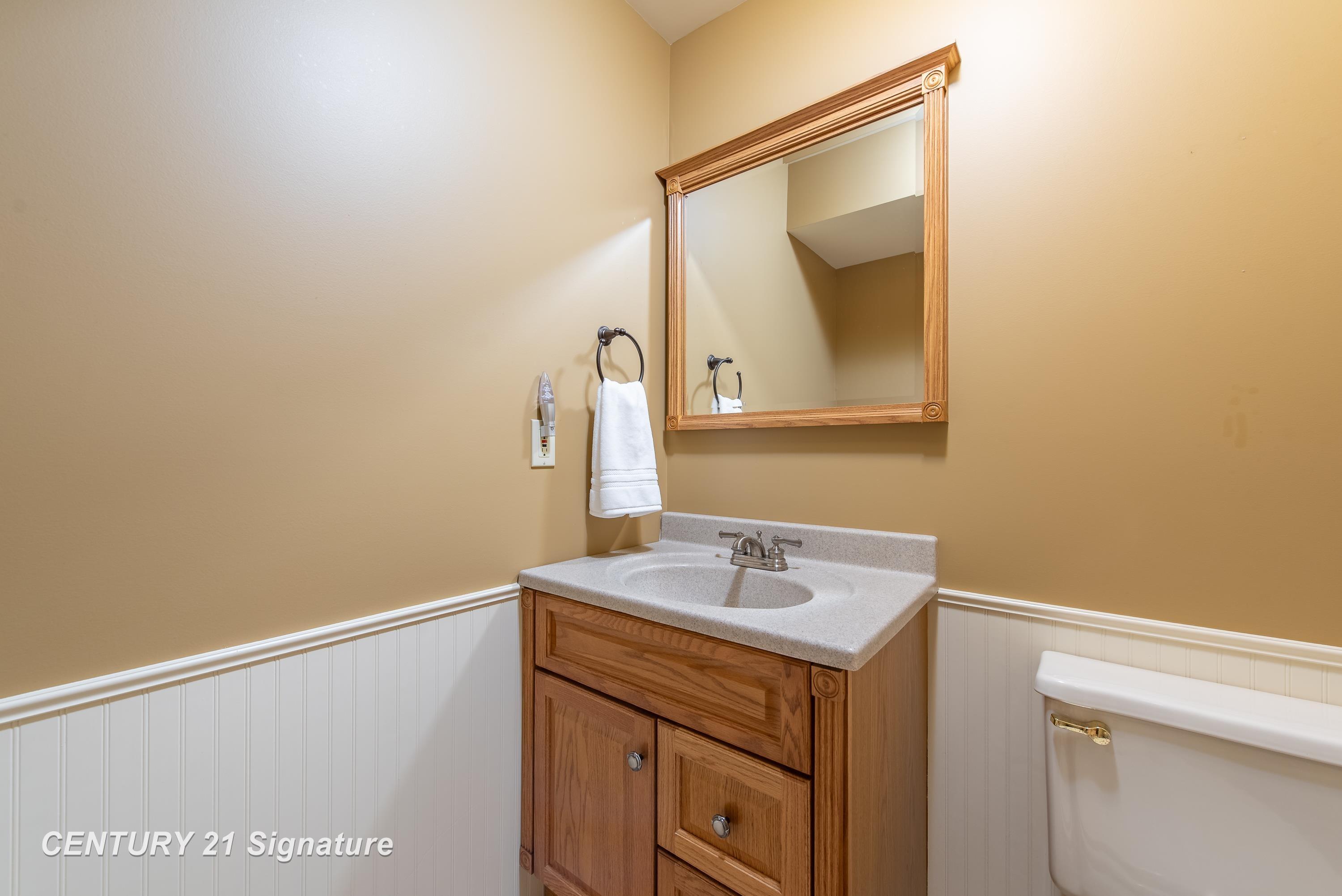 Midland, Michigan, 48642, United States, 5 Bedrooms Bedrooms, ,6 BathroomsBathrooms,Residential,For Sale,1977241