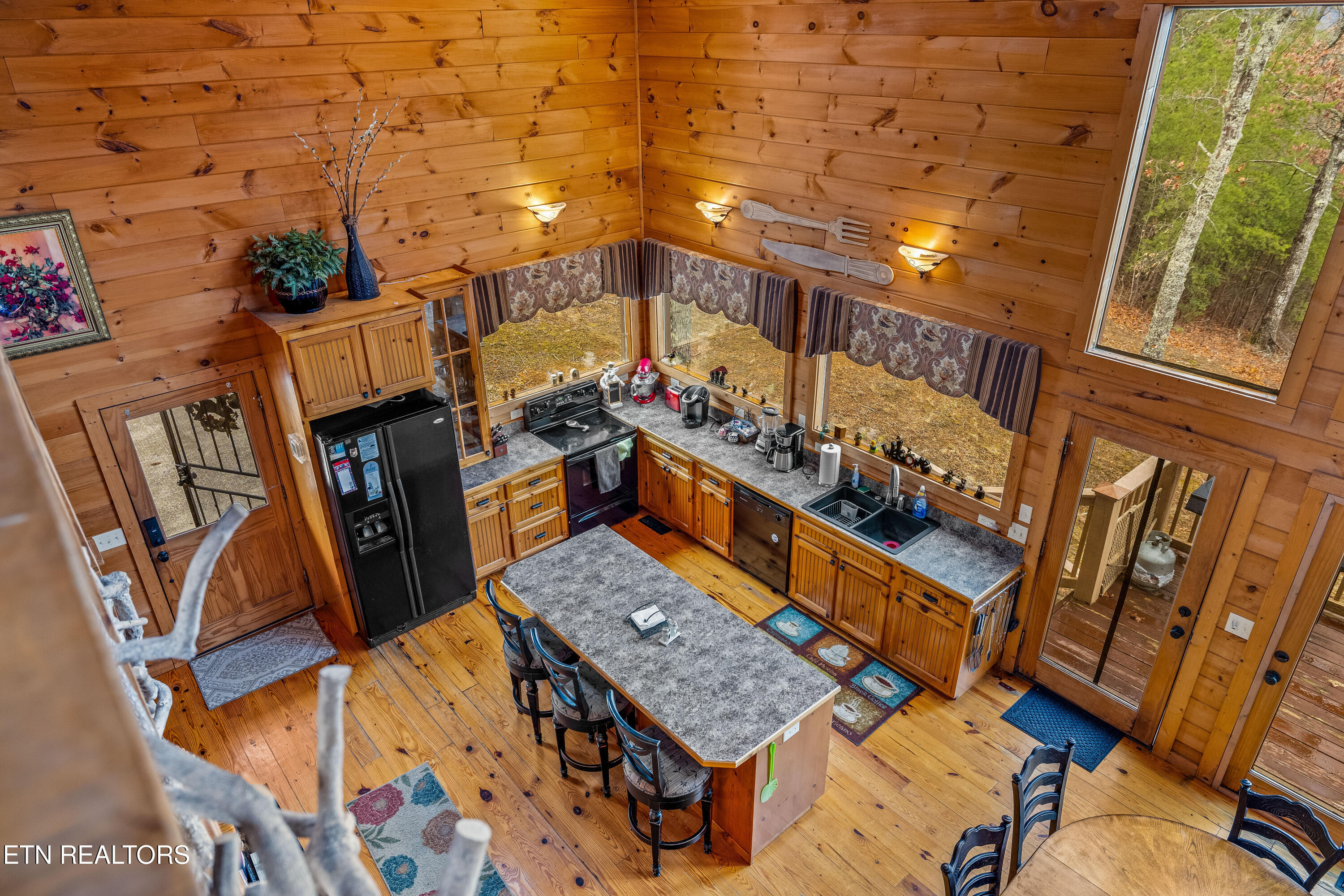 Townsend, Tennessee, 37882, United States, 3 Bedrooms Bedrooms, ,3 BathroomsBathrooms,Residential,For Sale,1982274