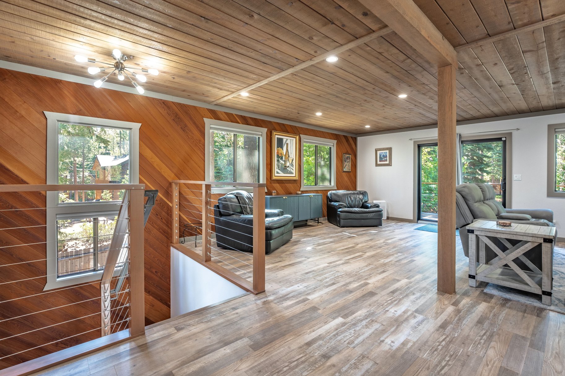  Loved and Cared For West Shore Home with Large Detached Garage and ADU Potential - 物件實景