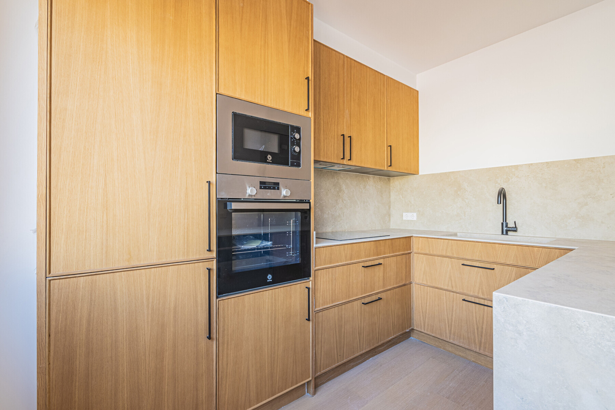  Newly constructed duplex penthouse near the beach - 物件實景