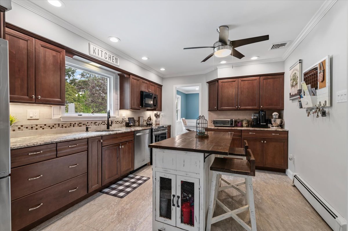 Sayville, New York, 11782, United States, 4 Bedrooms Bedrooms, ,3 BathroomsBathrooms,Residential,For Sale,1982763