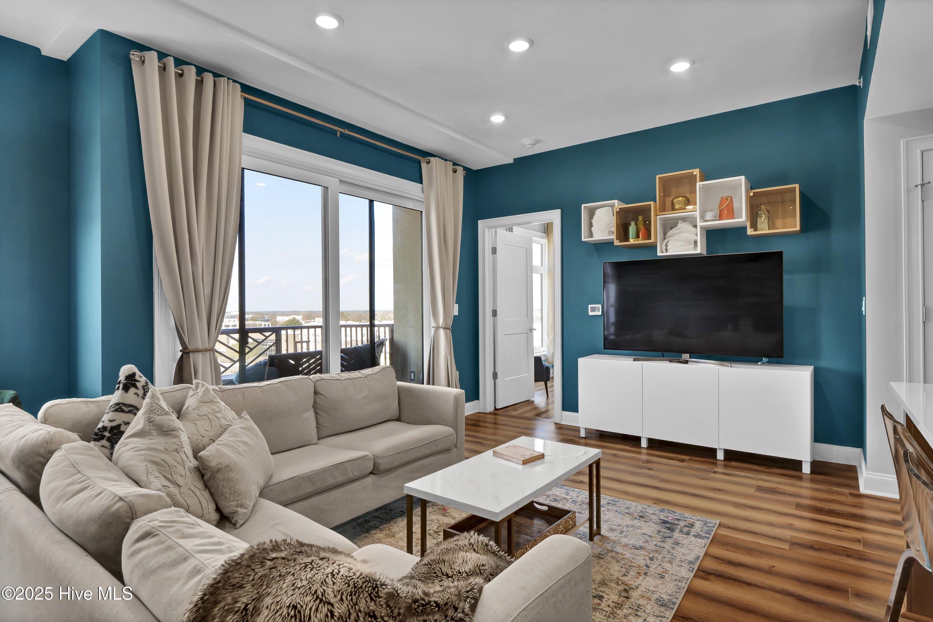 Wilmington, North Carolina, 28401, United States, 1 Bedroom Bedrooms, ,2 BathroomsBathrooms,Residential,For Sale,1917150