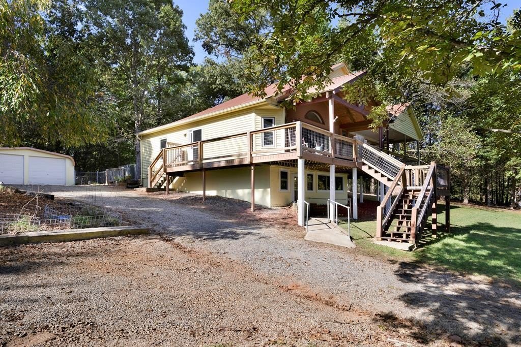 Hiawassee, Georgia, 30546, United States, 2 Bedrooms Bedrooms, ,3 BathroomsBathrooms,Residential,For Sale,1979579