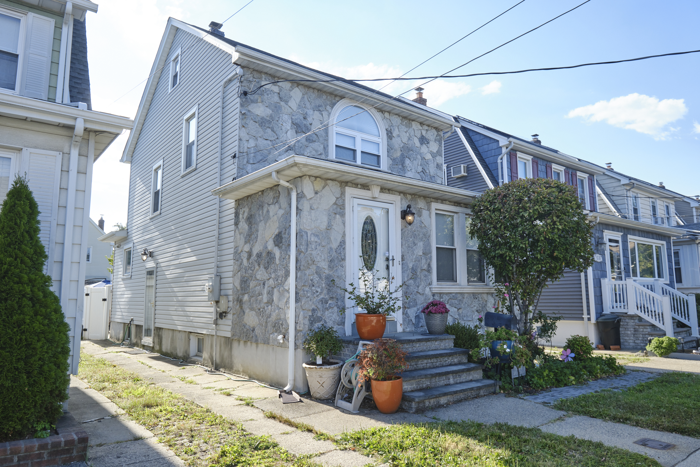 Floral Park, New York, 11001, United States, 3 Bedrooms Bedrooms, ,2 BathroomsBathrooms,Residential,For Sale,1973854