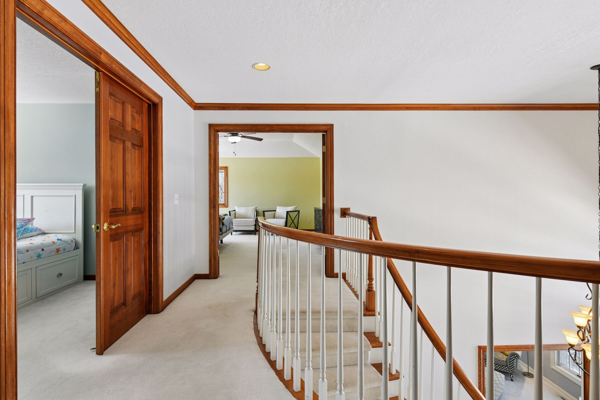  Serene Pondside Living in Edina Spacious Two-Story - 物件實景