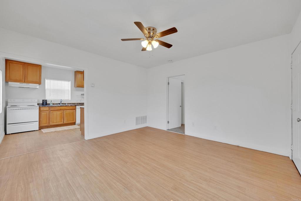 Spring Valley, California, 91977, United States, 6 Bedrooms Bedrooms, ,4 BathroomsBathrooms,Residential,For Sale,1996017