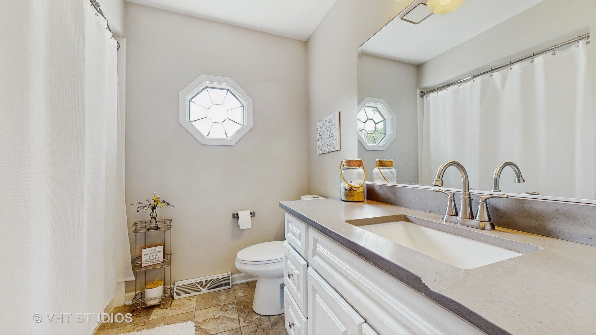 St. Charles, Illinois, 60175, United States, 4 Bedrooms Bedrooms, ,3 BathroomsBathrooms,Residential,For Sale,1889626