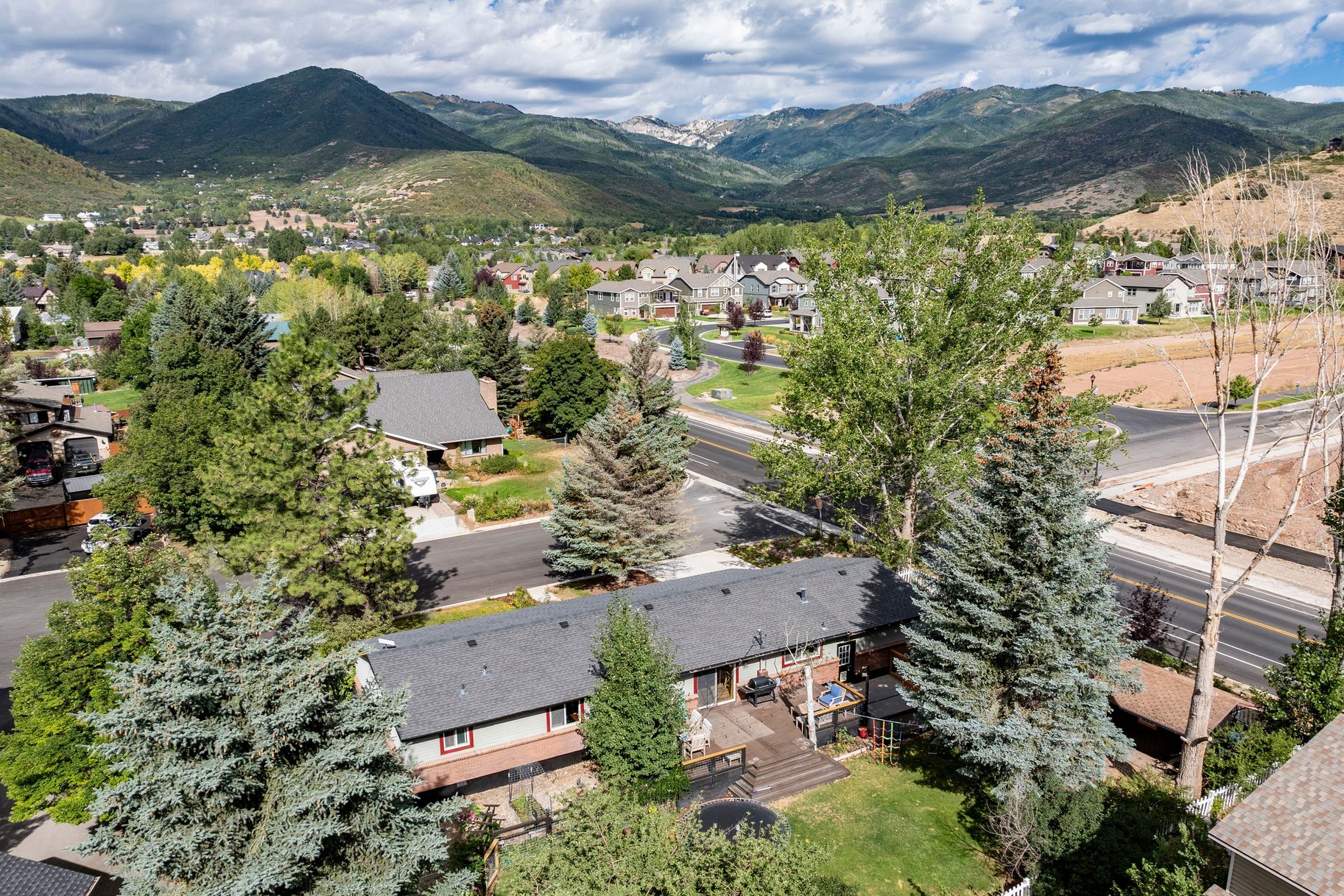  Charming Single Level Garden Home with Mountain Views - 物件實景