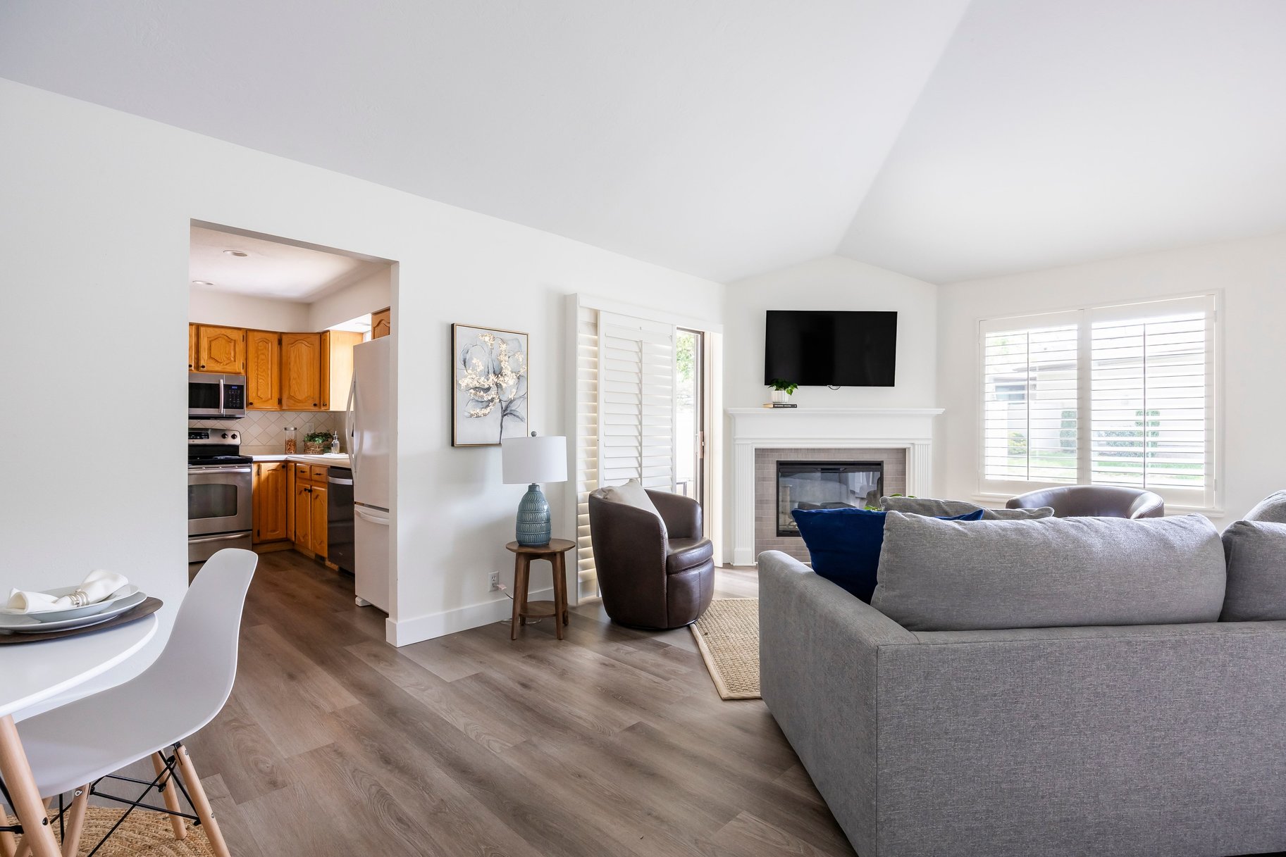  Rarely Available Harvest Lane Rambler Main-Level Living - 物件實景