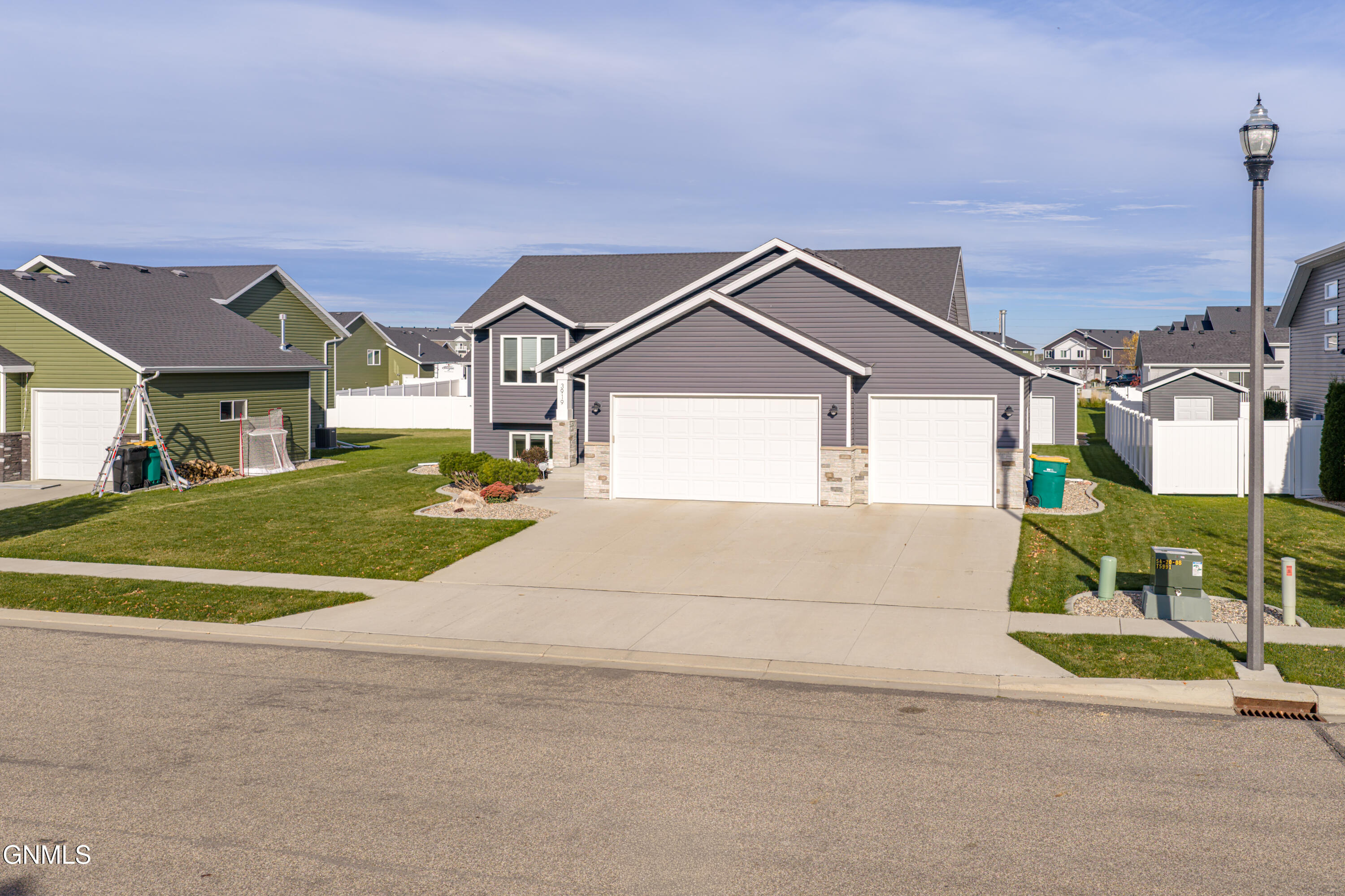 Bismarck, North Dakota, 58504, United States, 5 Bedrooms Bedrooms, ,2 BathroomsBathrooms,Residential,For Sale,1986096