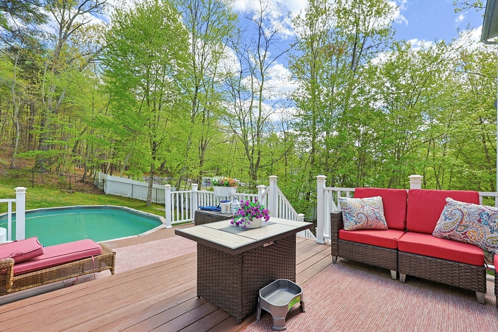 Northbridge, Massachusetts, 01534, United States, 4 Bedrooms Bedrooms, ,2 BathroomsBathrooms,Residential,For Sale,1977320
