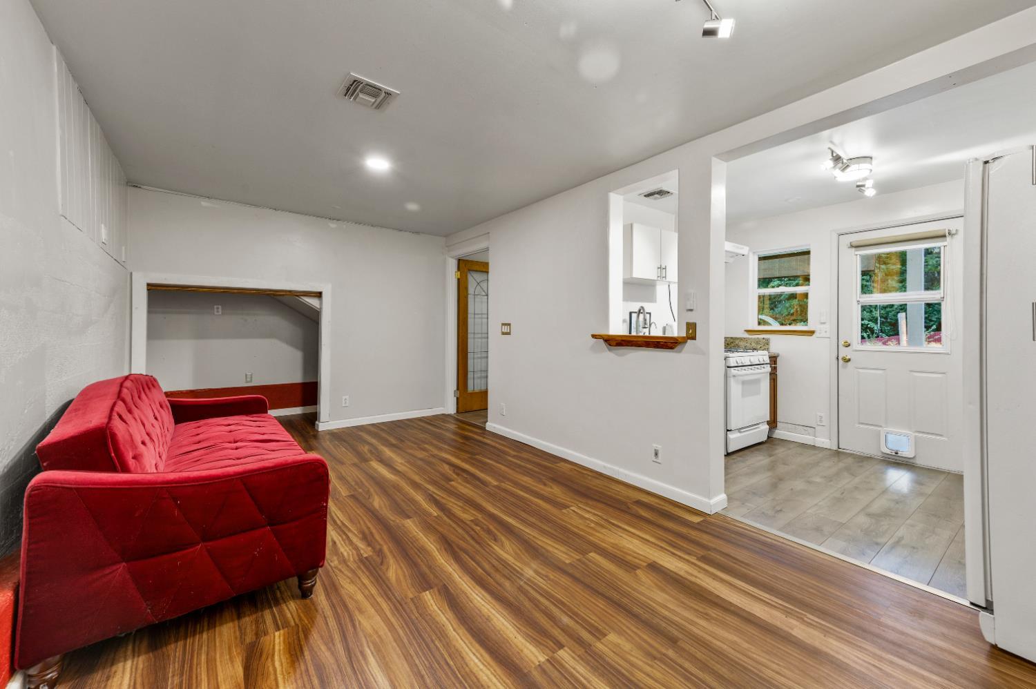 Grass Valley, California, 95945, United States, 4 Bedrooms Bedrooms, ,4 BathroomsBathrooms,Residential,For Sale,1897188