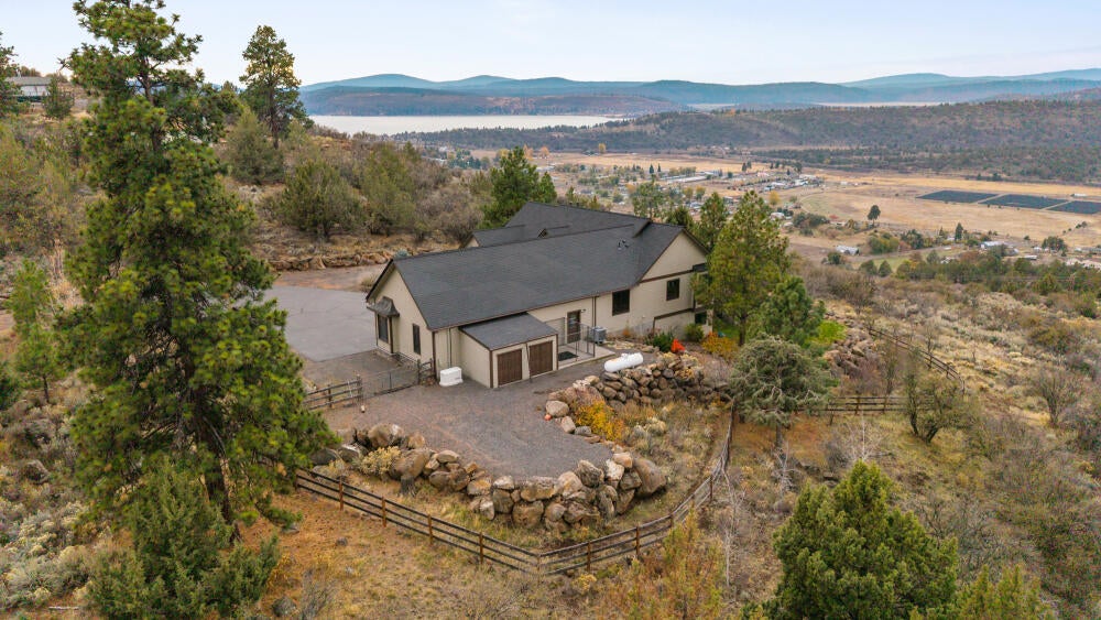 Klamath Falls, Oregon, 97601, United States, 4 Bedrooms Bedrooms, ,3 BathroomsBathrooms,Residential,For Sale,1987766