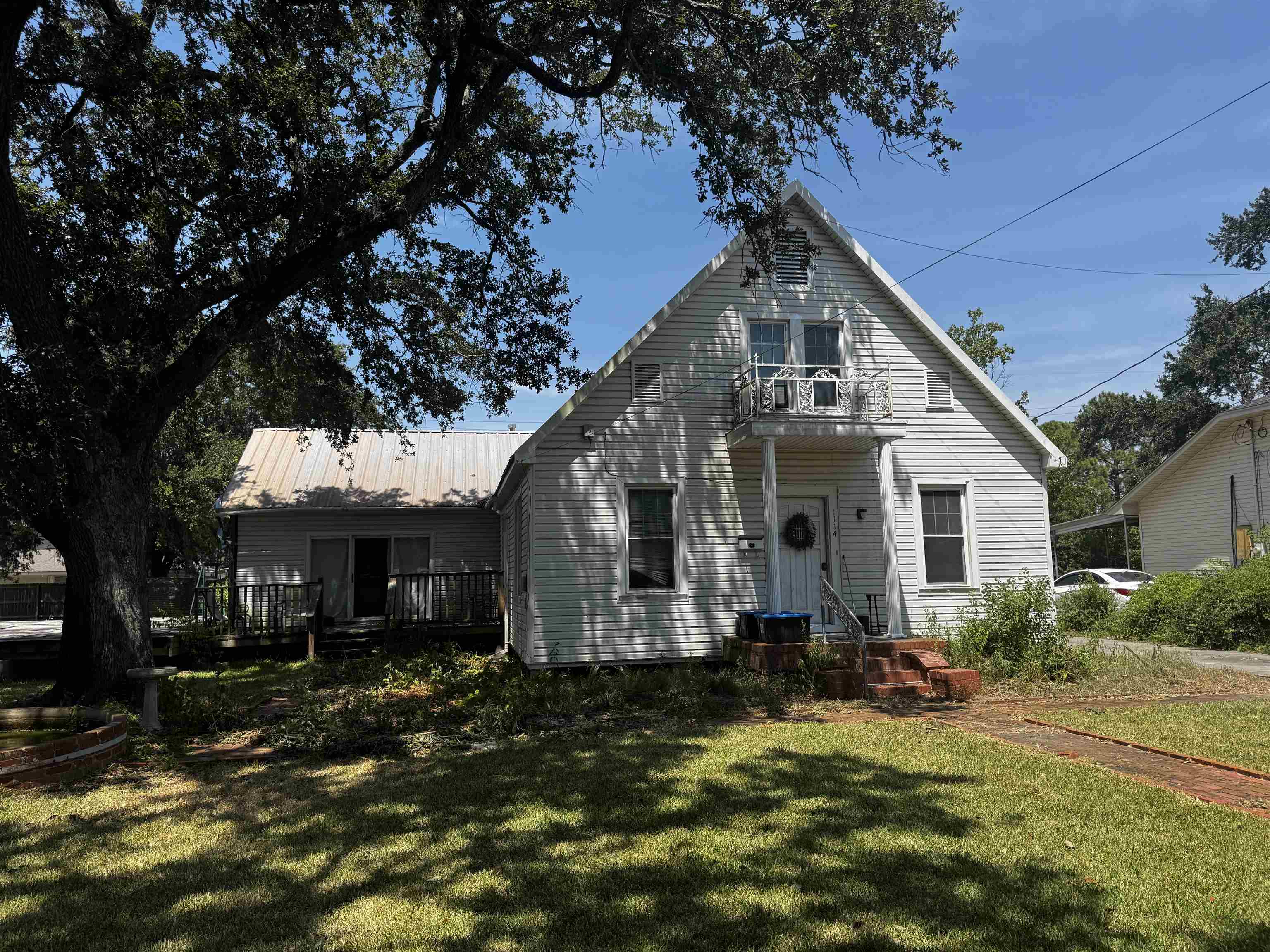 Luling Ave, Nederland, TX 77627