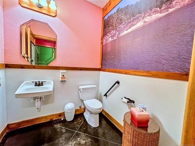 Cookson, Oklahoma, 74427, United States, 8 Bedrooms Bedrooms, ,10 BathroomsBathrooms,Residential,For Sale,1825365
