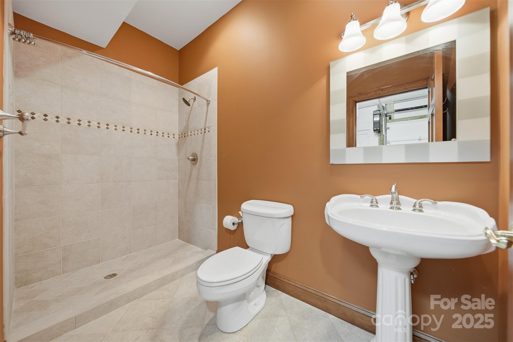 Conover, North Carolina, 28613, United States, 6 Bedrooms Bedrooms, ,7 BathroomsBathrooms,Residential,For Sale,1991981