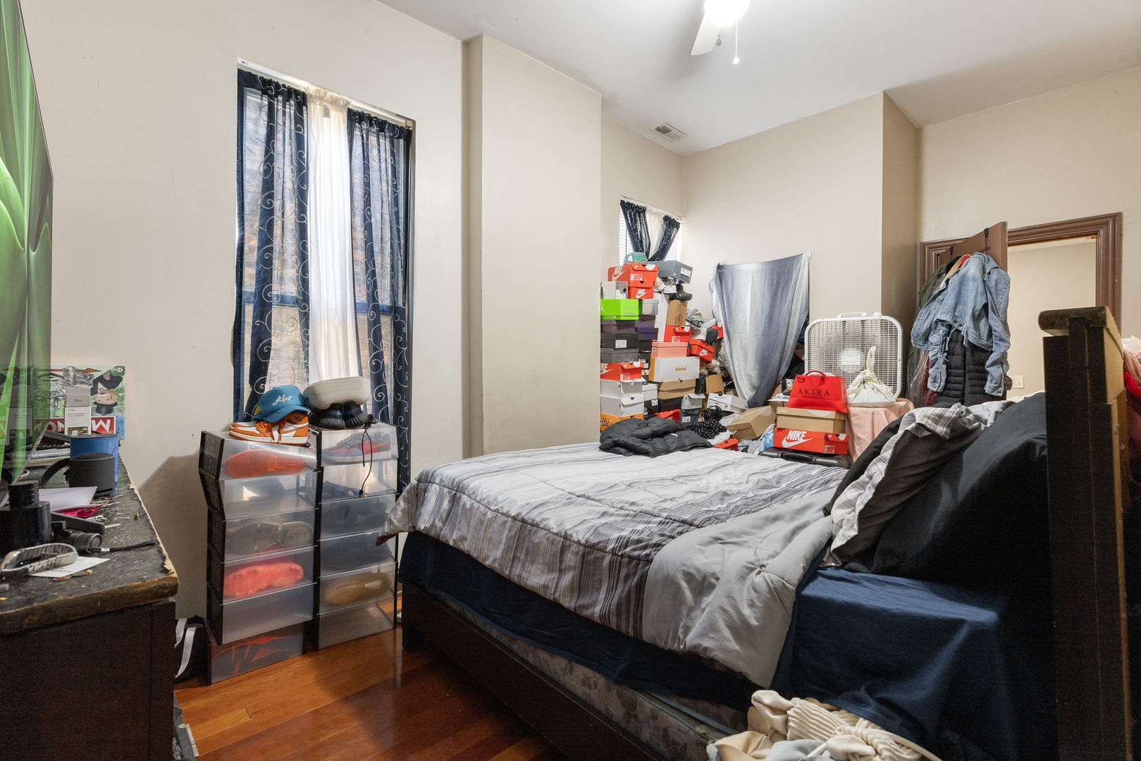 Chicago, Illinois, 60637, United States, 10 Bedrooms Bedrooms, ,Residential,For Sale,1947843