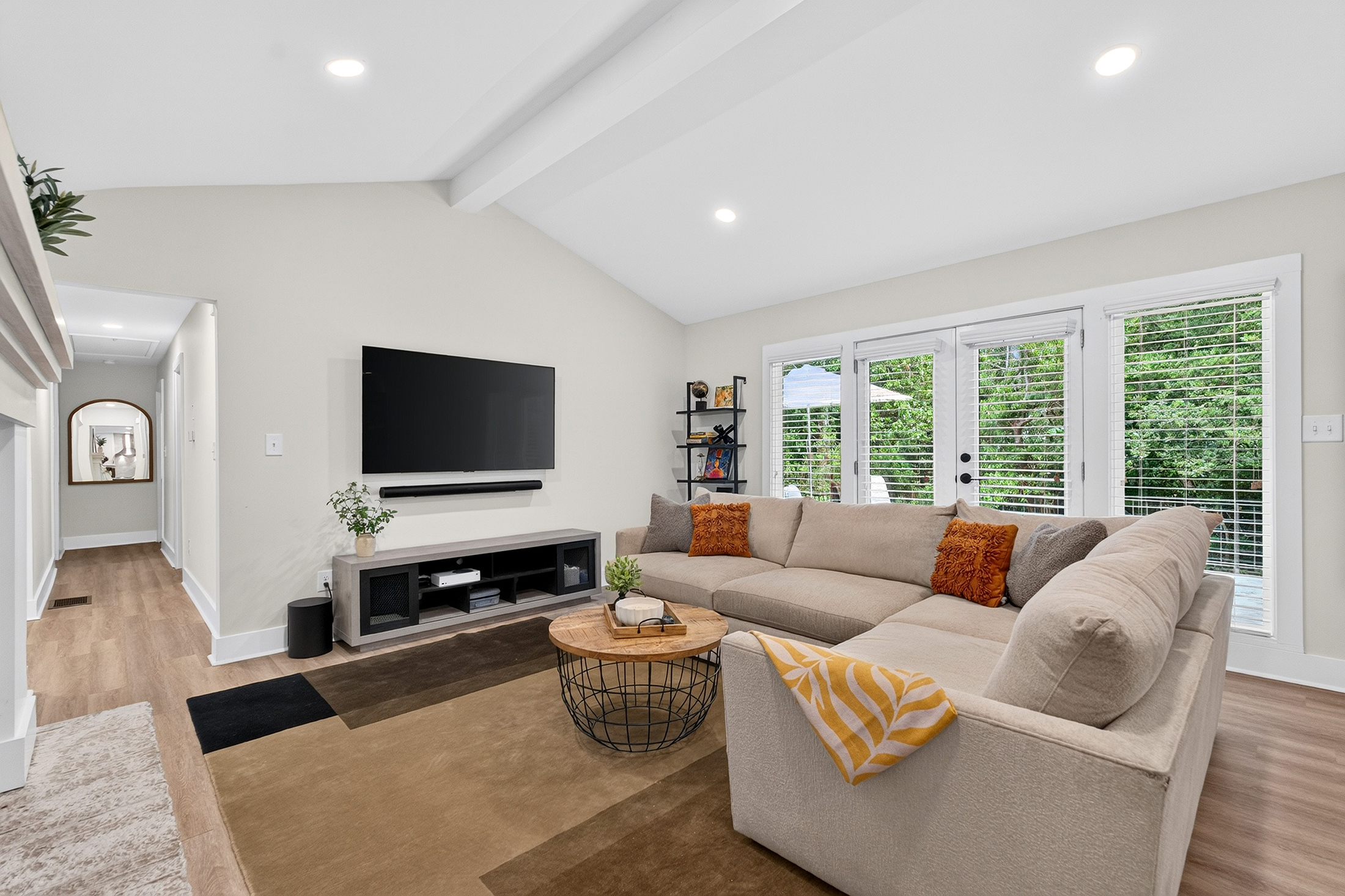  Completely Rebuilt from the Studs and Move-In Ready - 物件實景