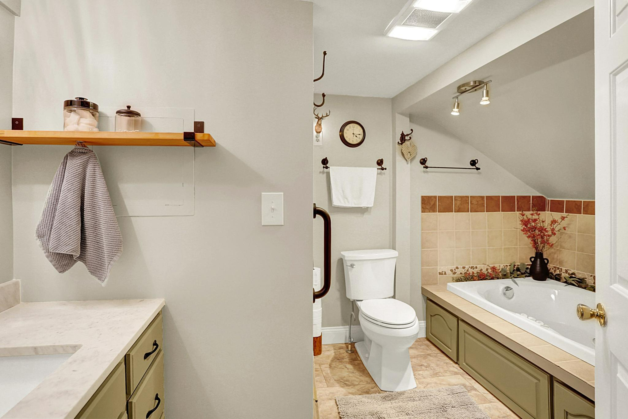 Thompsontown, Pennsylvania, 17094, United States, 4 Bedrooms Bedrooms, ,3 BathroomsBathrooms,Residential,For Sale,1981637