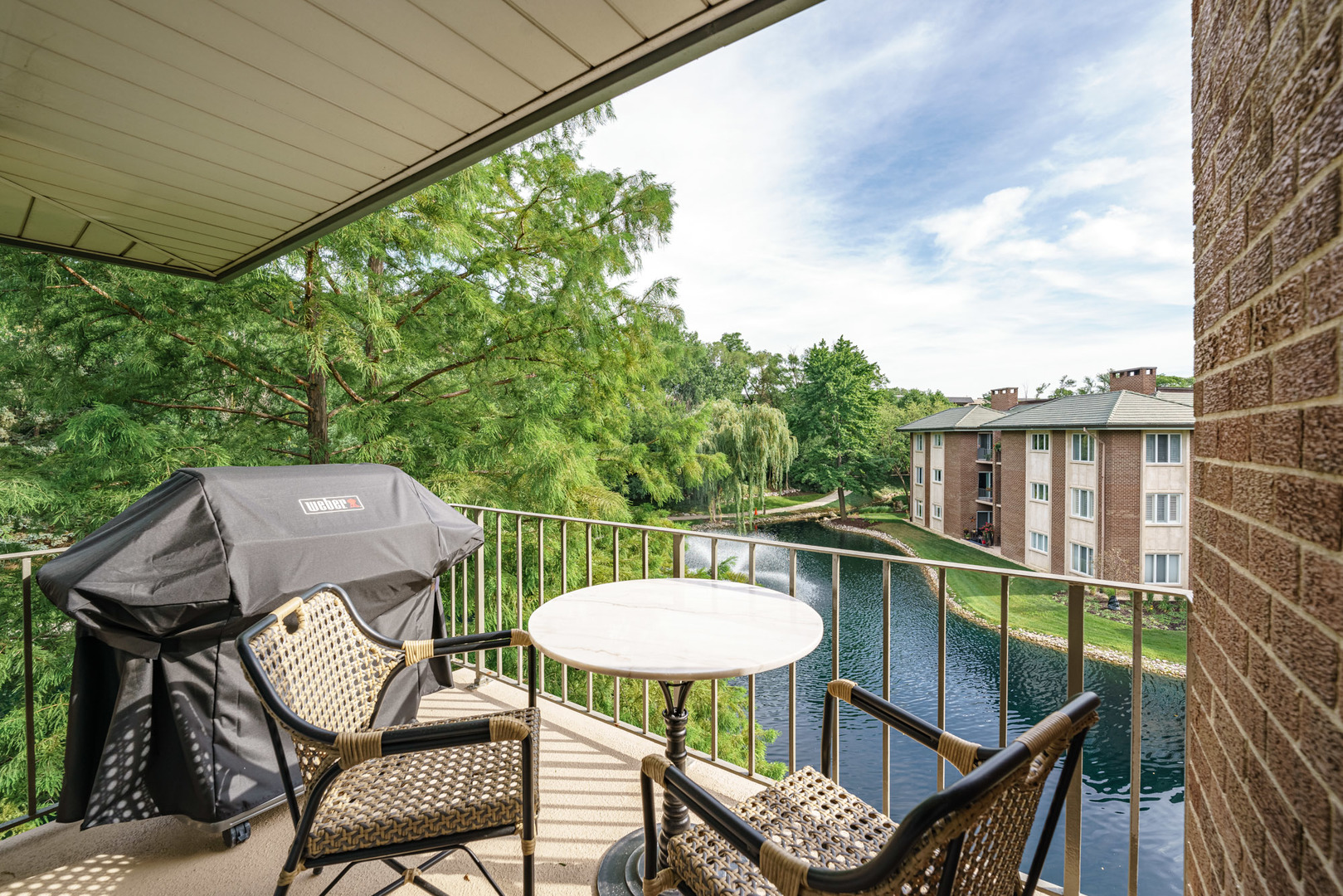 Oak Brook, Illinois, 60523, United States, 2 Bedrooms Bedrooms, ,2 BathroomsBathrooms,Residential,For Sale,1927231
