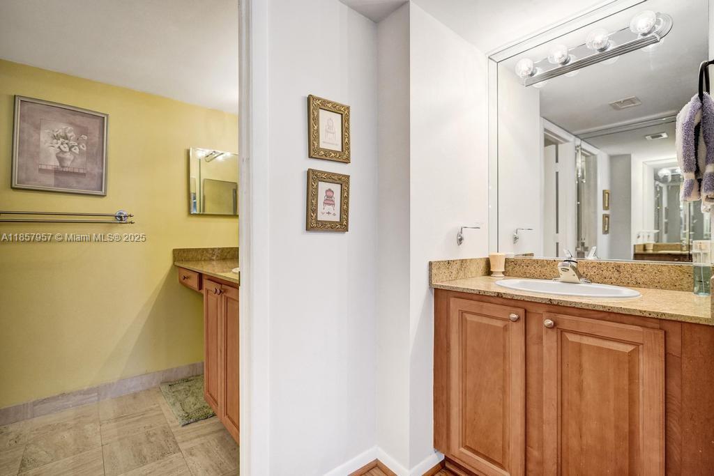 Hollywood, Florida, 33019, United States, 2 Bedrooms Bedrooms, ,2 BathroomsBathrooms,Residential,For Sale,1918580