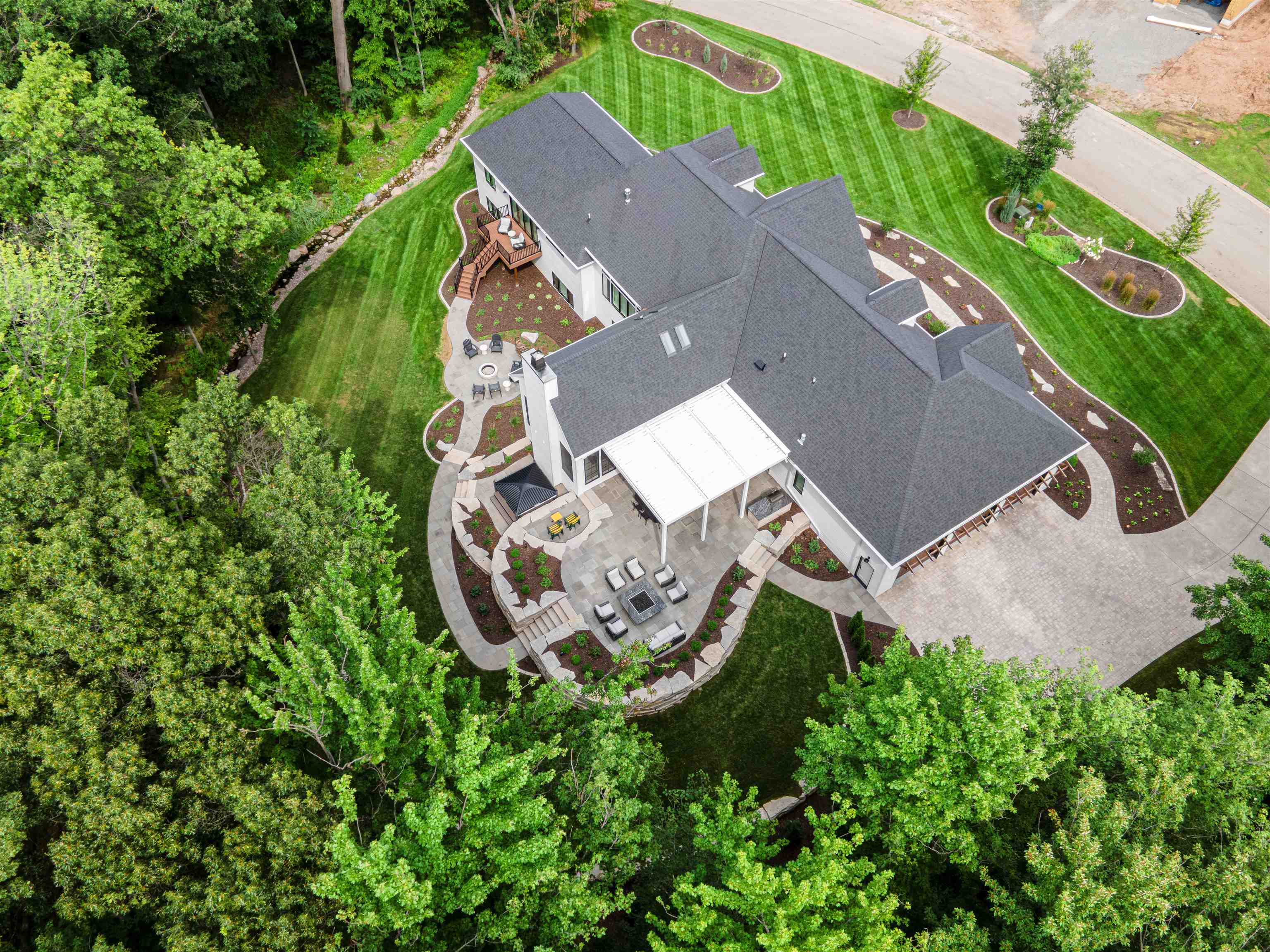 SUAMICO, Wisconsin, 54173, United States, 4 Bedrooms Bedrooms, ,5 BathroomsBathrooms,Residential,For Sale,1927412