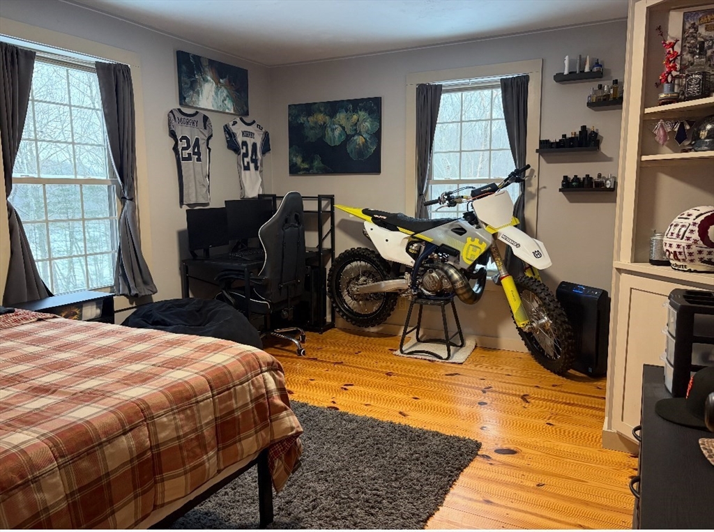 Northbridge, Massachusetts, 01588, United States, 4 Bedrooms Bedrooms, ,2 BathroomsBathrooms,Residential,For Sale,2015326